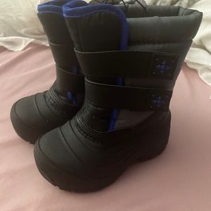 Snow boots toddler